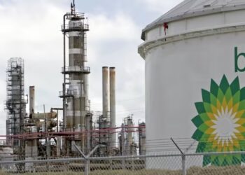 BP criticised over plan to spend billions more on fossil fuels than green energy