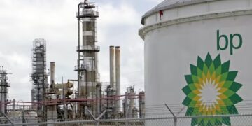 BP criticised over plan to spend billions more on fossil fuels than green energy