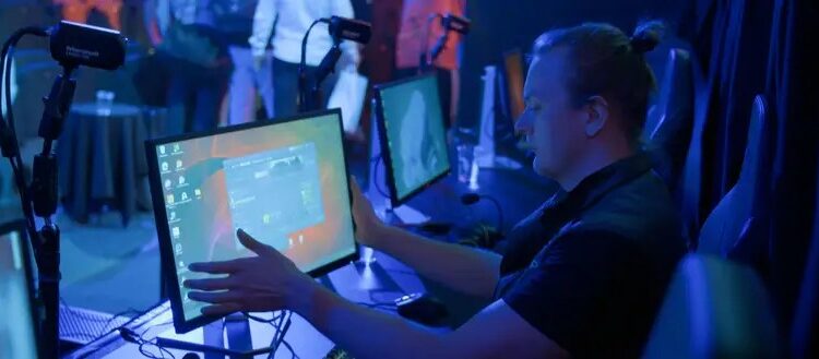 The reporter installs hidden keyboard cheats – on the competition’s computer