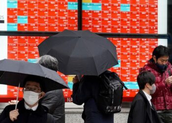 Asian shares mixed on hopes for avoiding recession