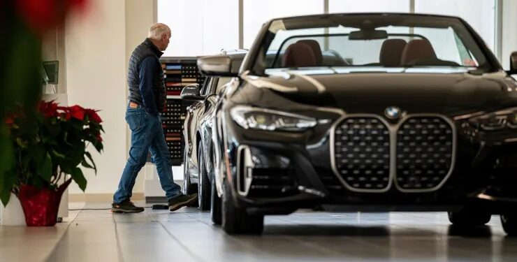 10 auto industry predictions for investors to keep an eye on this year