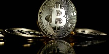Bitcoin rose 5.6% to $21,044