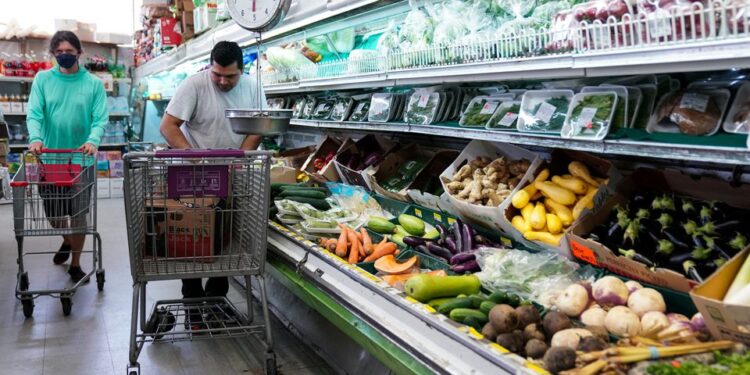 U.S. consumer prices fall in December; weekly jobless claims edge down