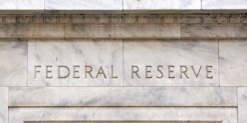 Fed policymakers call for further rate hikes to beat inflation
