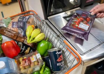 UK inflation dips slightly to 10.5% but people continue to feel pinch