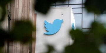 Twitter hacked, 200 million email addresses leaked