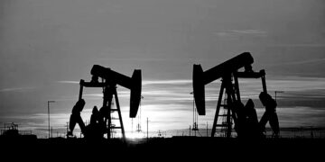 Oil rises on China optimism, market shrugs off U.S. inventory build