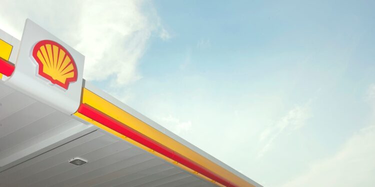 Shell profit doubles to record as war drives up energy costs