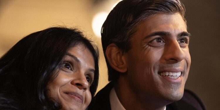 Sunak picks his moment to reveal 5m earnings on tax return