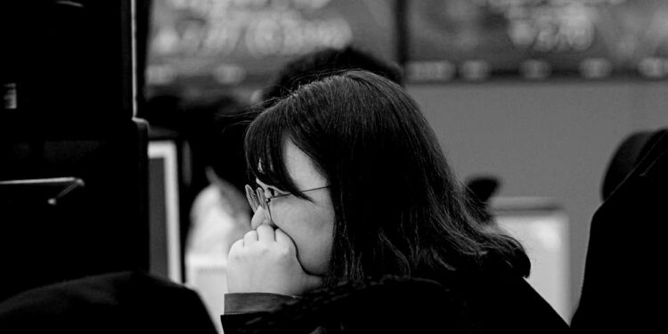 Asian shares mostly rise on relief over US bank strength