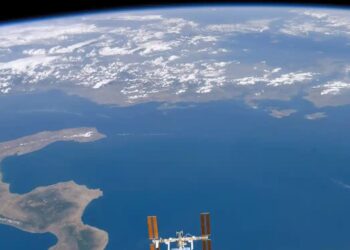 ‘City killer’ asteroid to pass harmlessly between Earth and moon