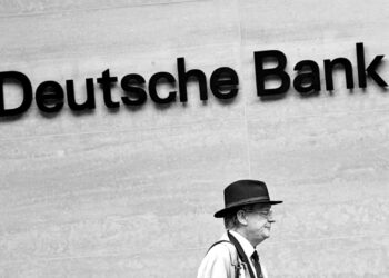 Deutsche Bank shares plunge, default insurance hits four-year high