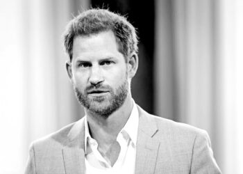 Prince Harry arrives at High Court for a phone-tapping and privacy court case