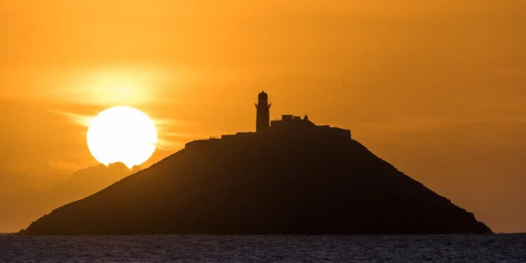 A coastal cliff walk to a gourmet pub: Cush, County Cork, Ireland