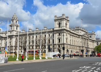 UK on track for ‘disastrous decade’ of income stagnation