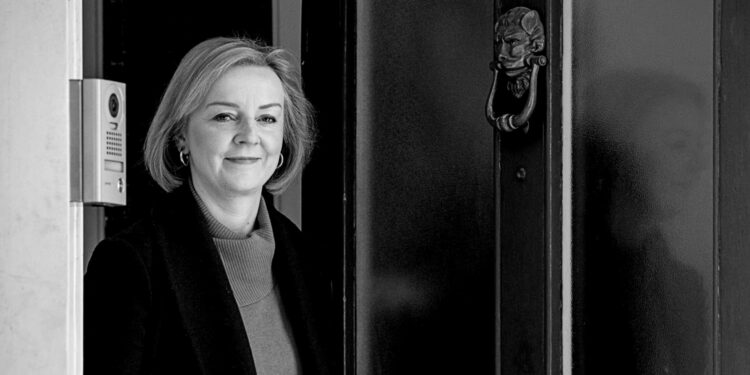 Rishi Sunak’s Brexit deal easily survives Truss-Johnson rebellion