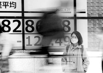 Asian shares rise despite banking fears