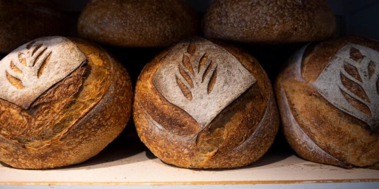 Food prices fall on world markets but not on kitchen tables