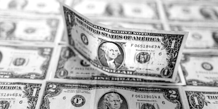 Dollar bounces as expectations of Fed rate hike climb