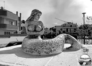 Statue of ‘curvy’ mermaid divides Italian fishing town