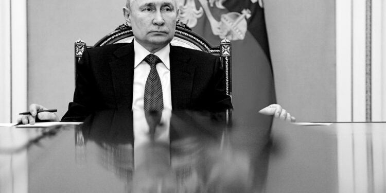 Paranoid Putin stays in the bunker because he ‘fears for his life’, says ex-security guard