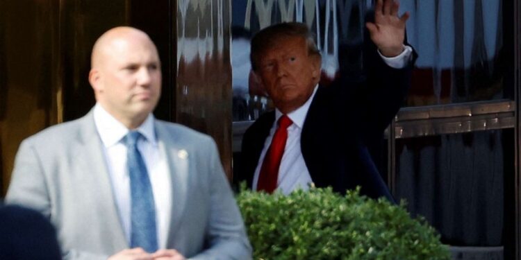 Trump arrives at Trump Tower
