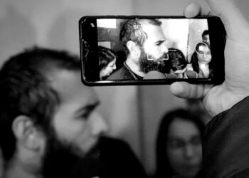 Andrew Tate: out of jail, straight onto his phone