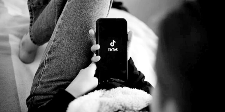 Australia bans TikTok on federal government devices