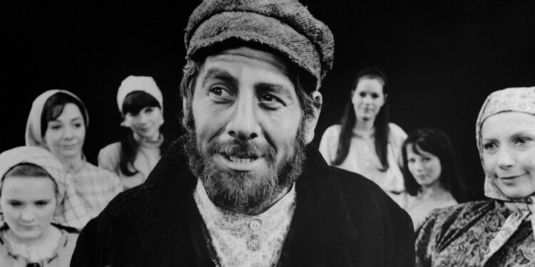 Chaim Topol: Fiddler on the Roof actor was Mossad spy