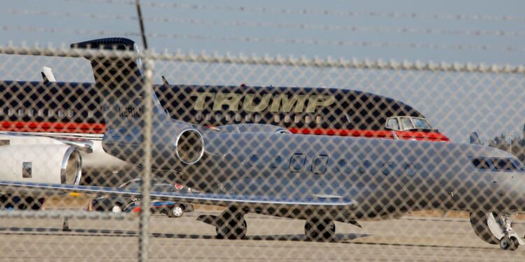Trump plane takes off in Florida, heads for court surrender