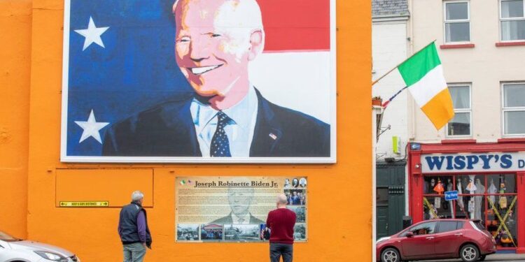 Biden calls for the return of power sharing in Northern Ireland and hints at US investment