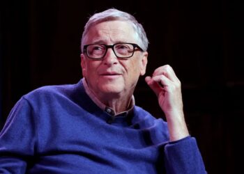 I worked closely with Bill Gates for 8 years as an executive at Microsoft. Here are the 3 lessons he taught me