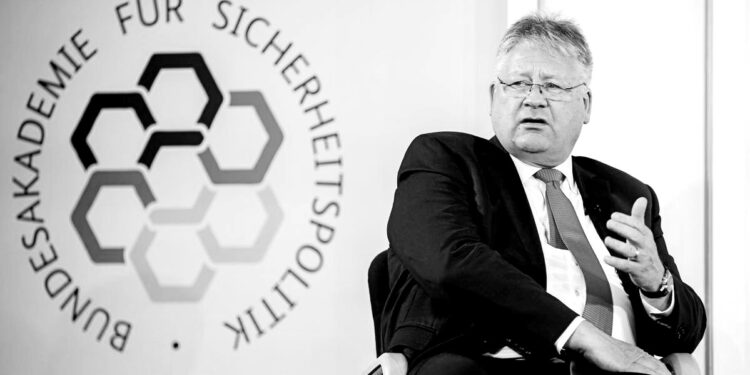 German spy chief sees no ‘cracks’ in Putin system