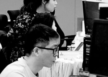 Asian markets mixed as US government debt talks push toward brink of default