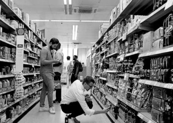 UK inflation falls to lowest level in over a year but food prices keep decline in check