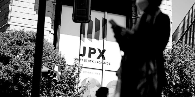 Asia mixed after Wall Street sinks