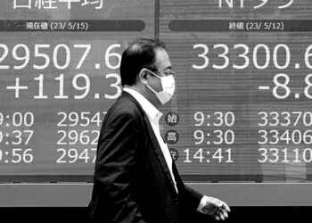 Asian markets, oil lower as recession fears, debt ceiling darken outlook