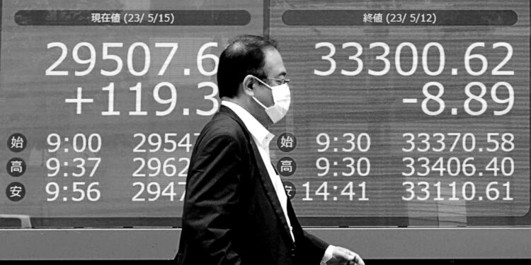 Asian markets, oil lower as recession fears, debt ceiling darken outlook