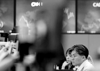 Asian shares start week with gains