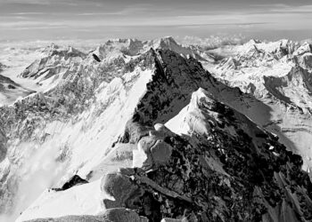 Overcrowding, avalanches and death on Everest