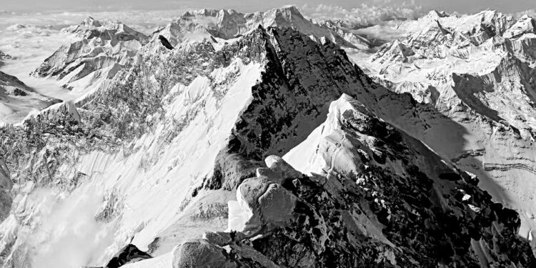 Overcrowding, avalanches and death on Everest