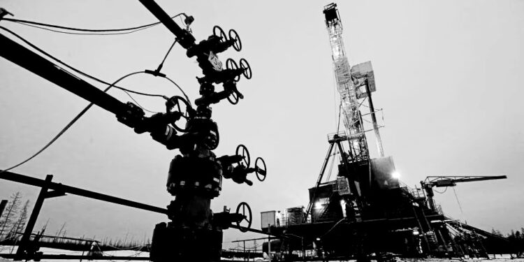 Oil rises after US leaders strike provisional debt deal