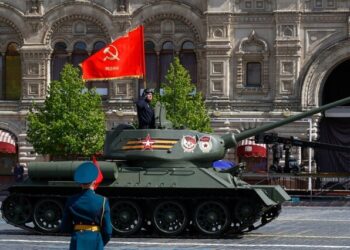Putin mocked after single tank turns up for Russian Victory Day parade