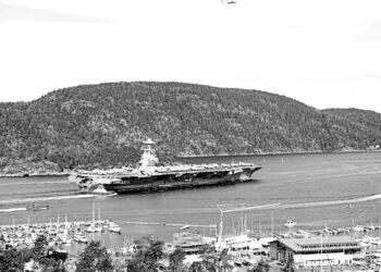 US aircraft carrier arrives in NATO member Norway, to take part in drills