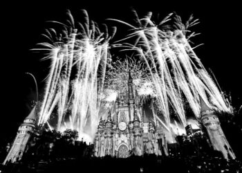 Disney cancels plans for $1bn campus in Florida amid battle with DeSantis