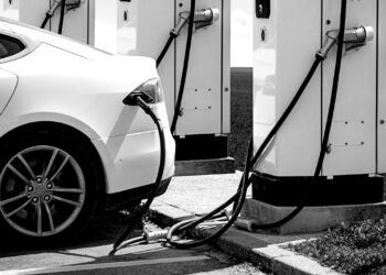 Washington state plans to mandate Tesla’s charging plug