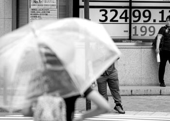 Asia mixed after Wall St drifts lower following run-up