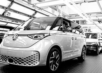 Volkswagen brings VW bus back to North American market after 20 years