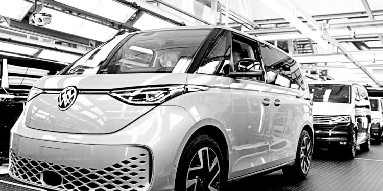 Volkswagen brings VW bus back to North American market after 20 years