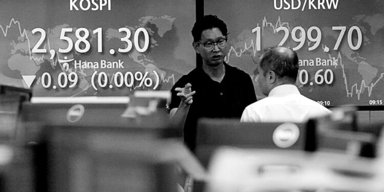 Asian shares mixed despite Wall Street rally